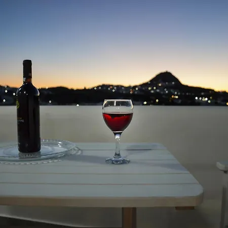 Rhyolite 公寓 Triovasálos